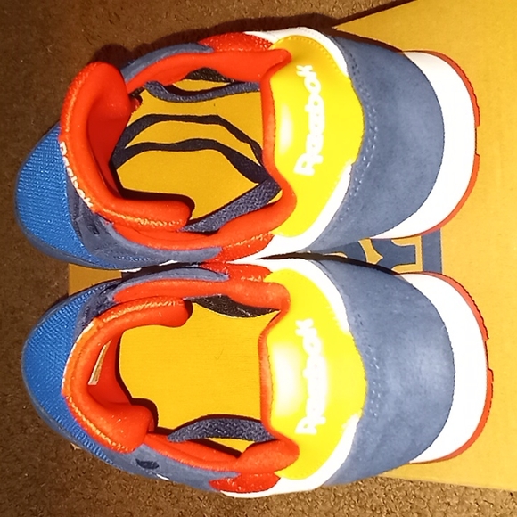 Reeboks - Picture 3 of 5